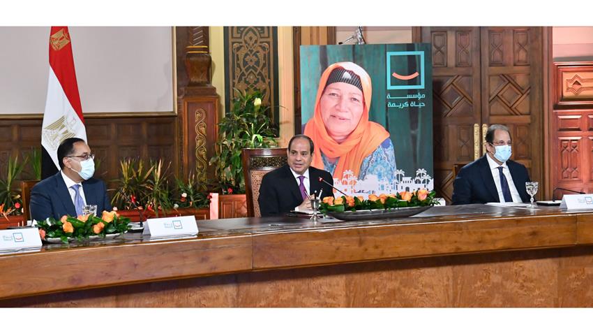الرئيس عبد الفتاح السيسي يجتمع مع مجموعة من رجال الأعمال المصريين المشاركين في مبادرة "حياة كريمة" 15/7/2021