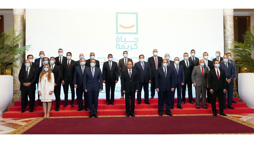 الرئيس عبد الفتاح السيسي يجتمع مع مجموعة من رجال الأعمال المصريين المشاركين في مبادرة "حياة كريمة" 15/7/2021