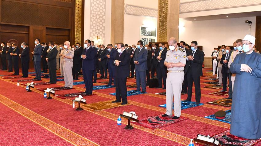 الرئيس عبد الفتاح السيسي يؤدي صلاة عيد الأضحى المبارك بمسجد "مالك الملك" بمدينة العلمين الجديدة  20/7/2021