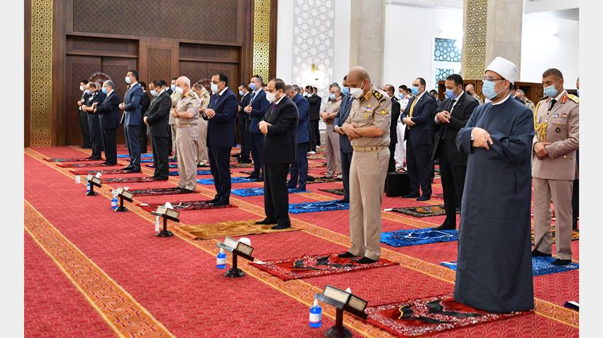 الرئيس عبد الفتاح السيسي يؤدي صلاة عيد الأضحى المبارك بمسجد "مالك الملك" بمدينة العلمين الجديدة  20/7/2021