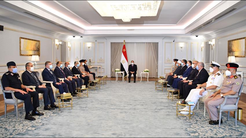 الرئيس عبد الفتاح السيسي يجتمع برئيس مجلس الوزراء وعددًا من السادة الوزراء وكبار رجال الدولة 20/7/2021