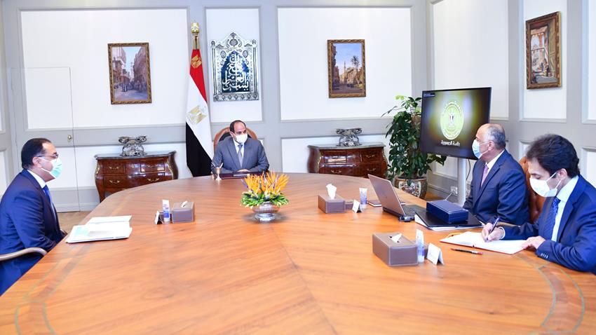 الرئيس عبد الفتاح السيسي يجتمع برئيس مجلس الوزراء ومحافظ البنك المركزي