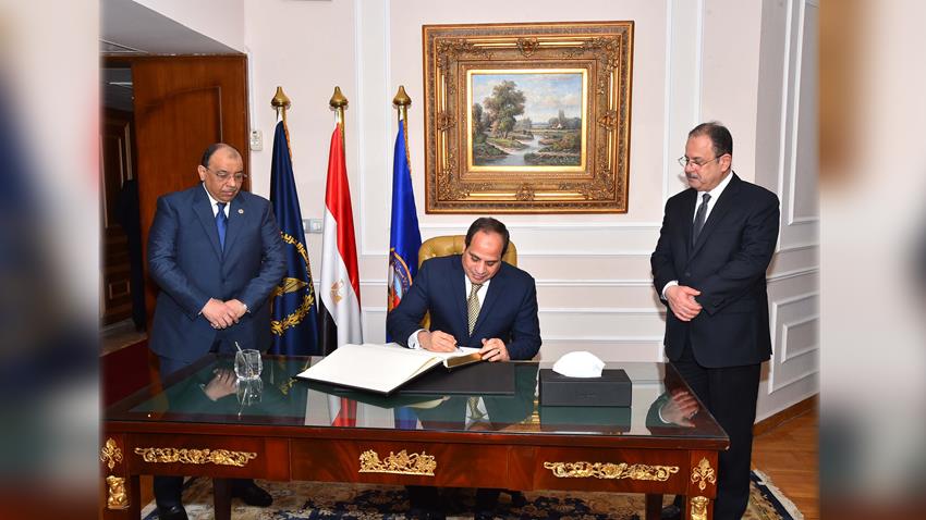 الرئيس عبد الفتاح السيسي يزور مقر الأمن الوطني ويوجه بالعمل علي حماية مصر من الإرهاب