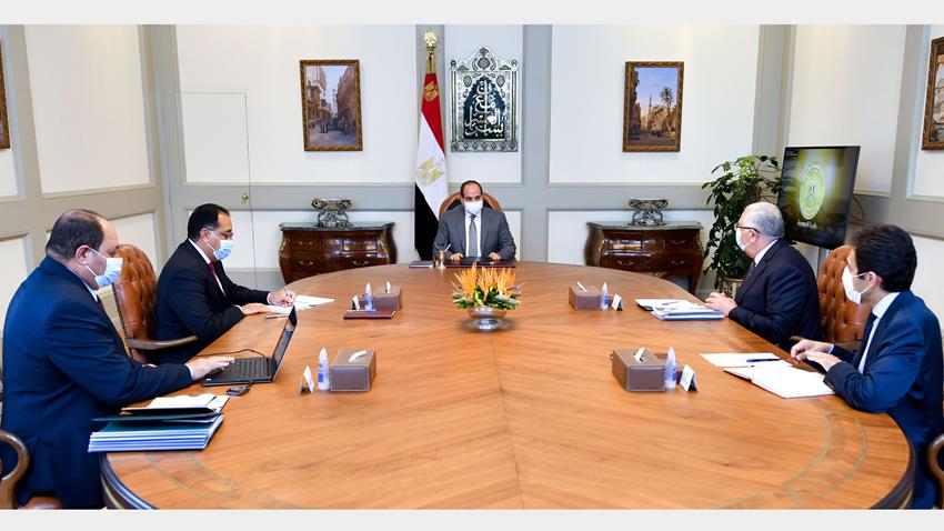 الرئيس عبد الفتاح السيسي يجتمع برئيس مجلس الوزراء ووزير الزراعة وعددًا من المسئولين