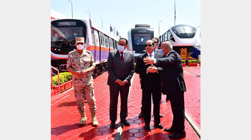 الرئيس عبد الفتاح السيسي يتفقد عربات القطارات الجديدة بميناء الإسكندرية 7-09-2021