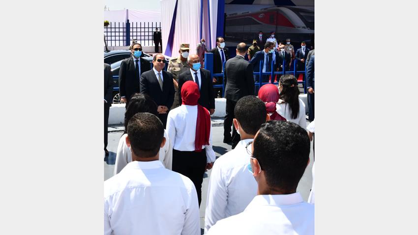 الرئيس عبد الفتاح السيسي يتفقد عربات القطارات الجديدة بميناء الإسكندرية 7-09-2021
