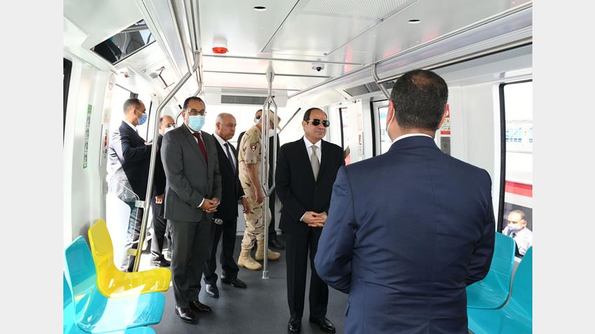الرئيس عبد الفتاح السيسي يتفقد عربات القطارات الجديدة بميناء الإسكندرية 7-09-2021