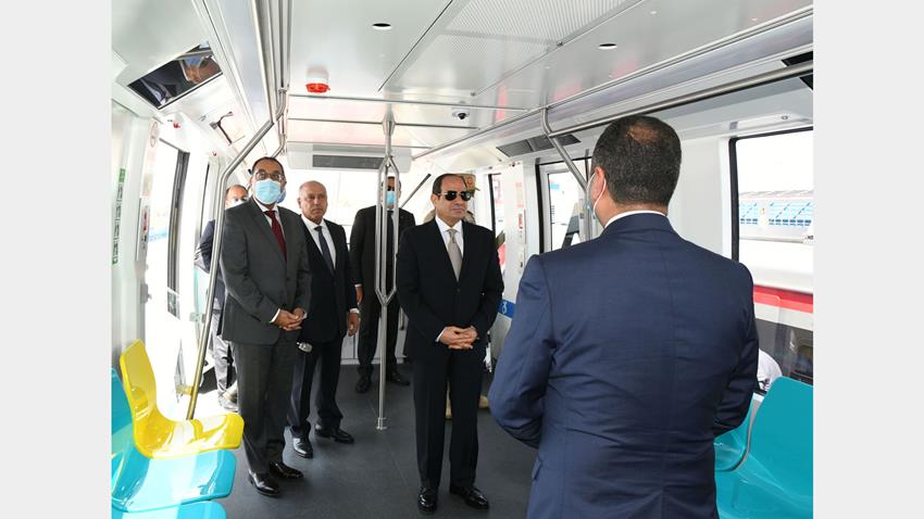 الرئيس عبد الفتاح السيسي يتفقد عربات القطارات الجديدة بميناء الإسكندرية 7-09-2021
