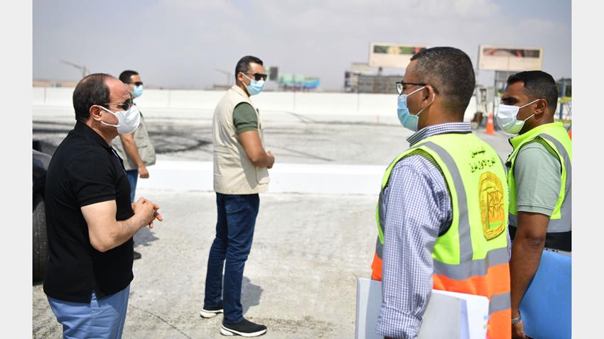 الرئيس عبد الفتاح السيسي يتفقد بعض مشروعات المحاور والطرق