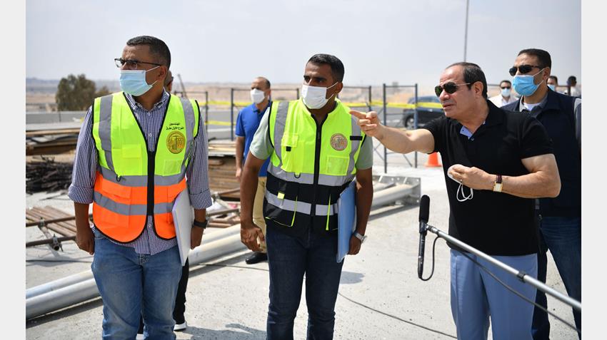 الرئيس عبد الفتاح السيسي يتفقد بعض مشروعات المحاور والطرق