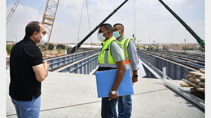 الرئيس عبد الفتاح السيسي يتفقد بعض مشروعات المحاور والطرق