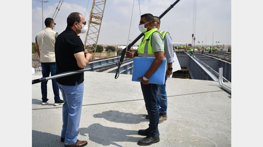 الرئيس عبد الفتاح السيسي يتفقد بعض مشروعات المحاور والطرق