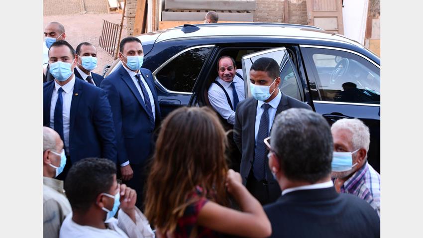 الرئيس عبد الفتاح السيسي يقوم بجولة تفقدية بمنطقة مساكن الرويسات بشرم الشيخ