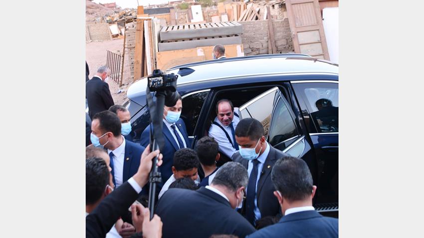الرئيس عبد الفتاح السيسي يقوم بجولة تفقدية بمنطقة مساكن الرويسات بشرم الشيخ