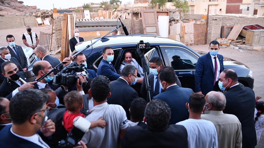 الرئيس عبد الفتاح السيسي يقوم بجولة تفقدية بمنطقة مساكن الرويسات بشرم الشيخ