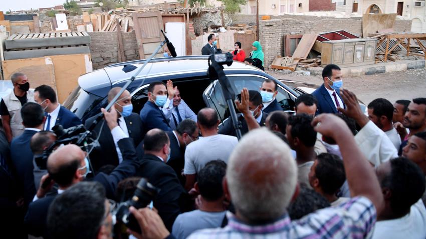 الرئيس عبد الفتاح السيسي يقوم بجولة تفقدية بمنطقة مساكن الرويسات بشرم الشيخ