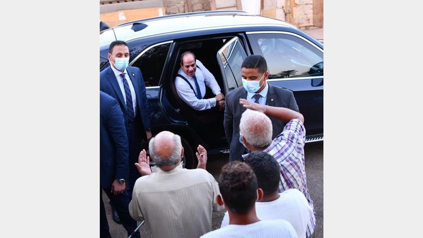 الرئيس عبد الفتاح السيسي يقوم بجولة تفقدية بمنطقة مساكن الرويسات بشرم الشيخ