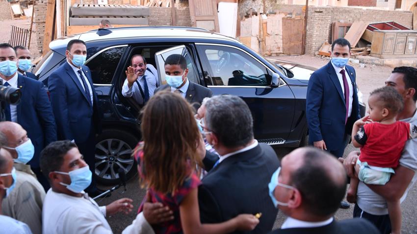 الرئيس عبد الفتاح السيسي يقوم بجولة تفقدية بمنطقة مساكن الرويسات بشرم الشيخ
