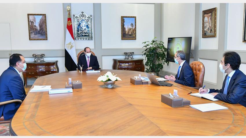 الرئيس عبد الفتاح السيسي يجتمع برئيس مجلس الوزراء ووزير الاتصالات  وتكنولوجيا المعلومات