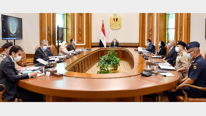 الرئيس عبد الفتاح السيسي يجتمع مع الوزراء والمسؤولين المختصين لمتابعة استراتيجية تطوير صناعة الدواء