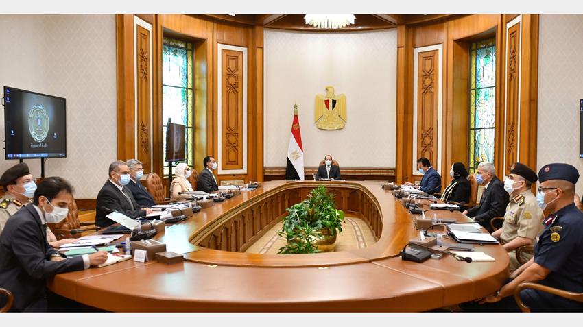 الرئيس عبد الفتاح السيسي يجتمع مع الوزراء والمسؤولين المختصين لمتابعة استراتيجية تطوير صناعة الدواء