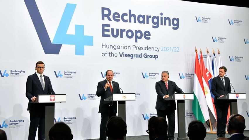 الرئيس عبد الفتاح السيسي يؤكد أن القيادة تحترم شعبها وتسعى من أجل تقدمه 12-10-2021