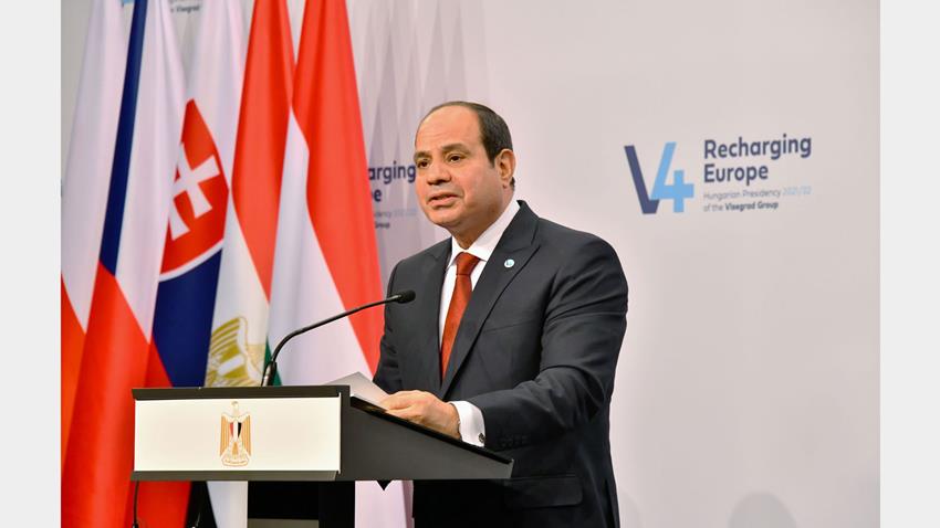 الرئيس عبد الفتاح السيسي يشارك بالمؤتمر الصحفي لقمة مصر ودول الفيشجراد 12/10/2021