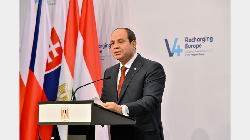 Le Président Al-Sissi assiste à la conférence de Presse du sommet de l'Égypte et de Groupe Visegrád