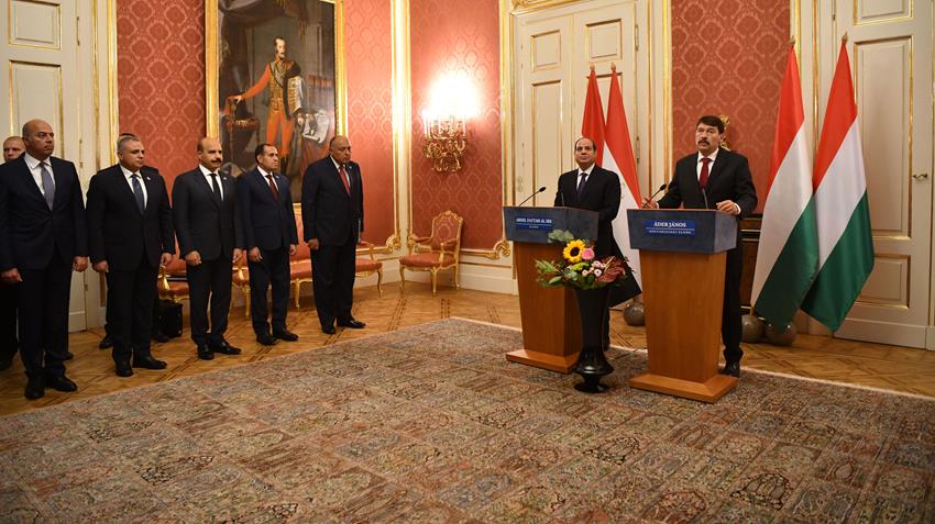 الرئيس عبد الفتاح السيسي يشارك في المؤتمر الصحفي المشترك مع الرئيس المجري 12/10/2021