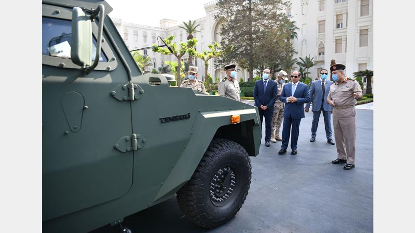 الرئيس عبد الفتاح السيسي يتفقد عدد من المركبات المدرعة المطورة من قبل القوات المسلحة18/10/2021