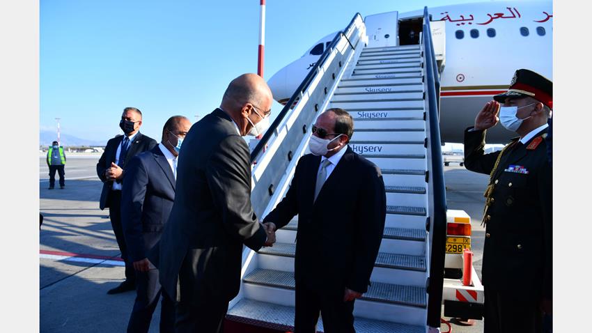 Le Président Al-Sissi arrive à Athènes