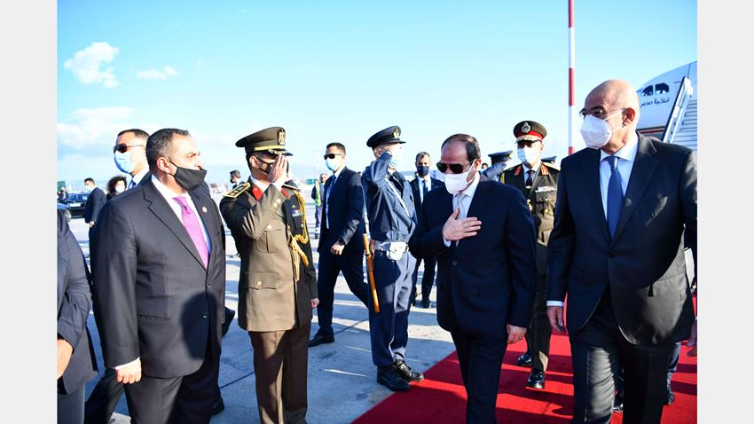 Le Président Al-Sissi arrive à Athènes