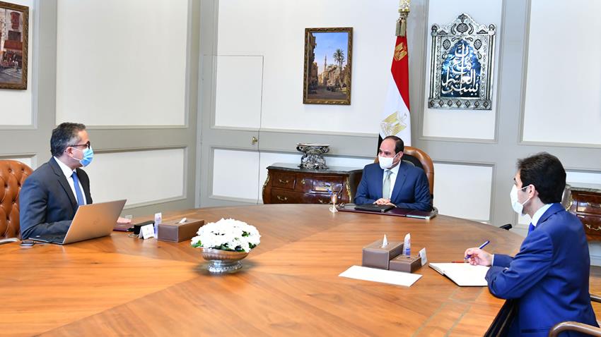 الرئيس عبد الفتاح السيسي يجتمع بوزير السياحة والآثار