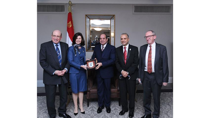 الرئيس عبد الفتاح السيسي يلتقي رئيسة الكلية الملكية البريطانية للأطباء والجراحين 2-11-2021
