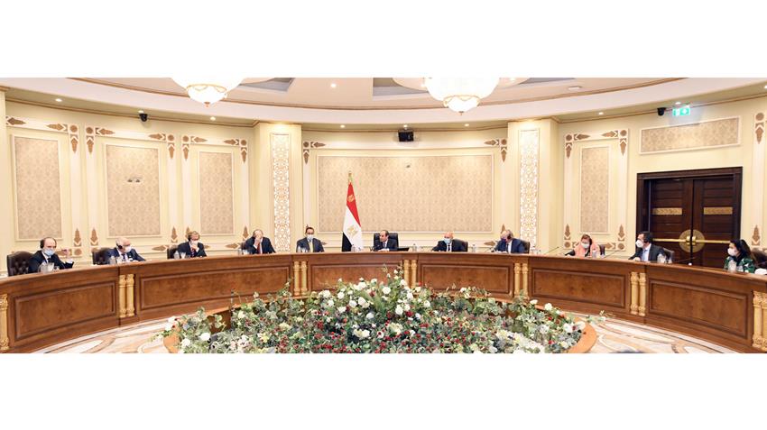 الرئيس عبد الفتاح السيسي يشارك في المائدة المستديرة لمؤتمر النقل الذكي
