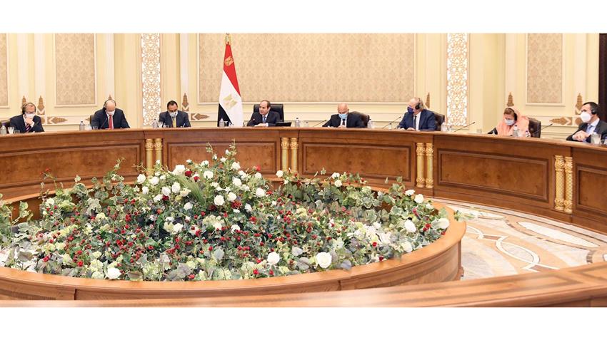 الرئيس عبد الفتاح السيسي يشارك في المائدة المستديرة لمؤتمر النقل الذكي