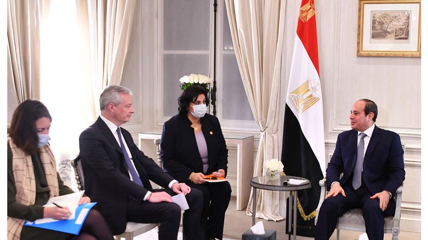 الرئيس عبد الفتاح السيسي يلتقي وزير الاقتصاد والمالية الفرنسي بالعاصمة باريس  12/11/2021
