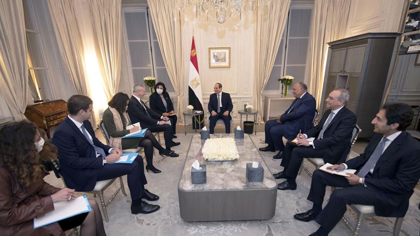 الرئيس عبد الفتاح السيسي يلتقي وزير الاقتصاد والمالية الفرنسي بالعاصمة باريس  12/11/2021
