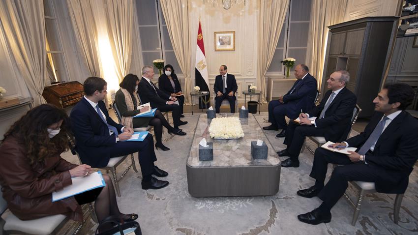 الرئيس عبد الفتاح السيسي يلتقي وزير الاقتصاد والمالية الفرنسي بالعاصمة باريس  12/11/2021