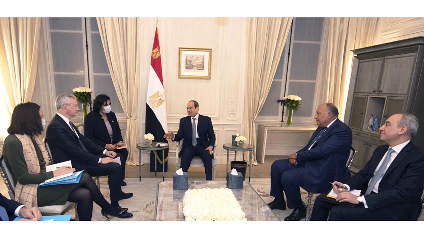 الرئيس عبد الفتاح السيسي يلتقي وزير الاقتصاد والمالية الفرنسي بالعاصمة باريس  12/11/2021