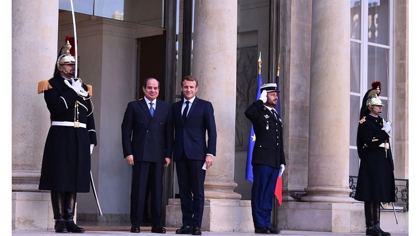الرئيس عبد الفتاح السيسي يلتقي الرئيس الفرنسي بالعاصمة باريس