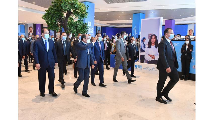 الرئيس عبد الفتاح السيسي يتفقد مكاتب رواد الأعمال ومعرض أبناء سيناء وتراثنا ومتحف حياة كريمة