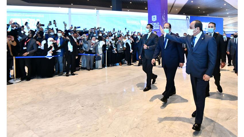الرئيس عبد الفتاح السيسي يتفقد مكاتب رواد الأعمال ومعرض أبناء سيناء وتراثنا ومتحف حياة كريمة