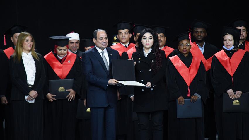 الرئيس عبد الفتاح السيسي يشهد حفل تخرج دفعات الأكاديمية الوطنية لتدريب الشباب 13/1/2022