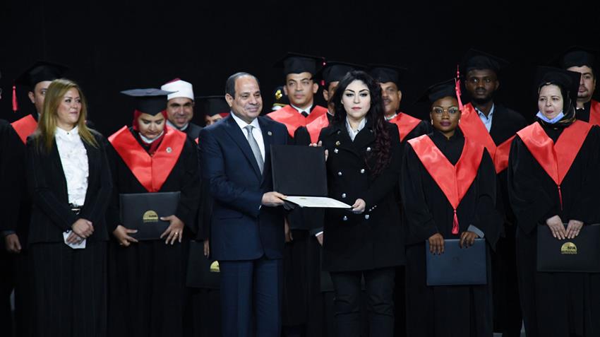 الرئيس عبد الفتاح السيسي يشهد حفل تخرج دفعات الأكاديمية الوطنية لتدريب الشباب 13/1/2022