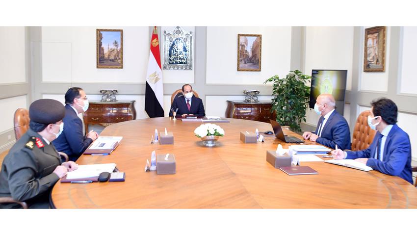 الرئيس عبد الفتاح السيسي يجتمع مع رئيس مجلس الوزراء ووزير النقل ورئيس هيئة الشئون المالية ق.م 16-1-2022