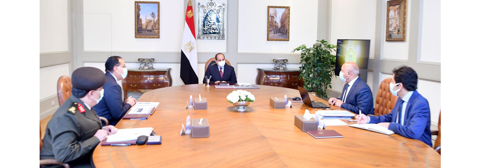 الرئيس عبد الفتاح السيسي يجتمع مع رئيس مجلس الوزراء ووزير النقل ورئيس هيئة الشئون المالية ق.م 16-1-2022