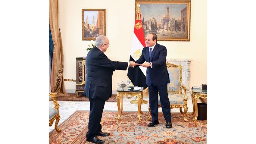 الرئيس عبد الفتاح السيسي يستقبل وزير الشئون الخارجية الجزائرية 17/1/2022