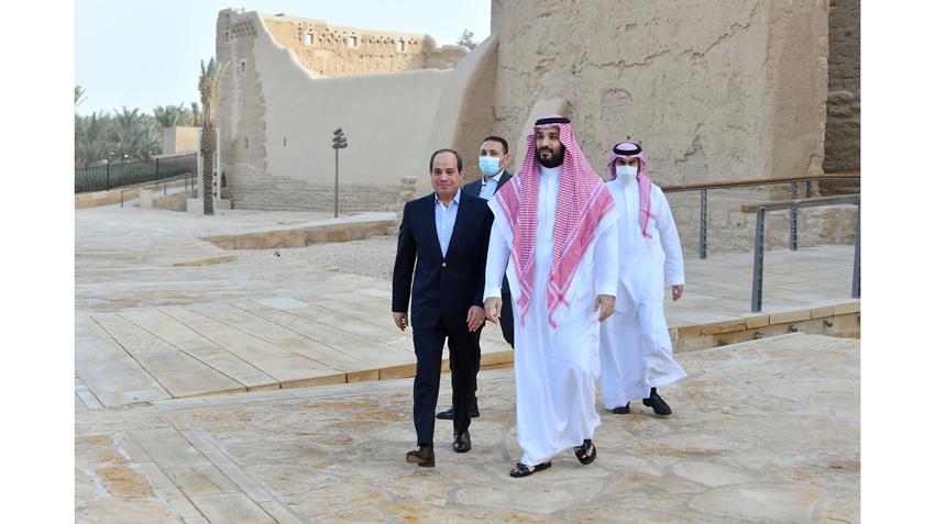 الرئيس عبد الفتاح السيسي يقوم بجولة تفقدية في حي الطريف التراثي بالعاصمة الرياض 8-3-2022