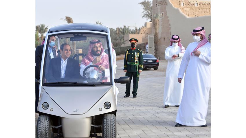 الرئيس عبد الفتاح السيسي يقوم بجولة تفقدية في حي الطريف التراثي بالعاصمة الرياض 8-3-2022